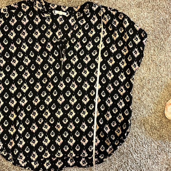 Maurices Black Geometric Blouse size large - Picture 8 of 9